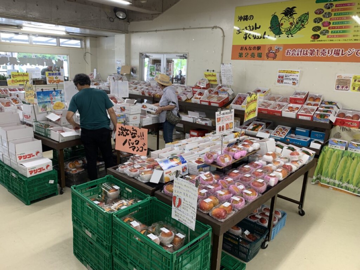 第2売場のフルーツ売り場に並ぶマンゴー