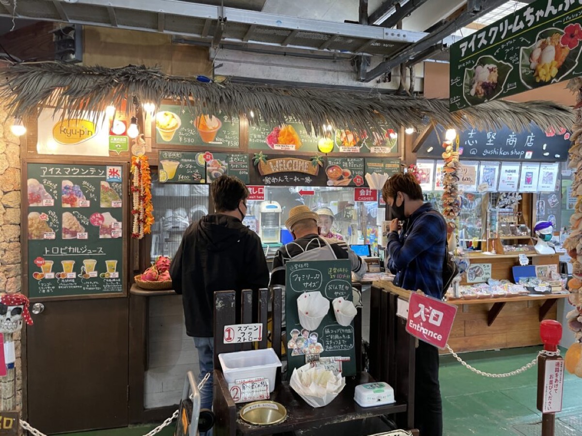 おんなの駅のかき氷売店の店頭